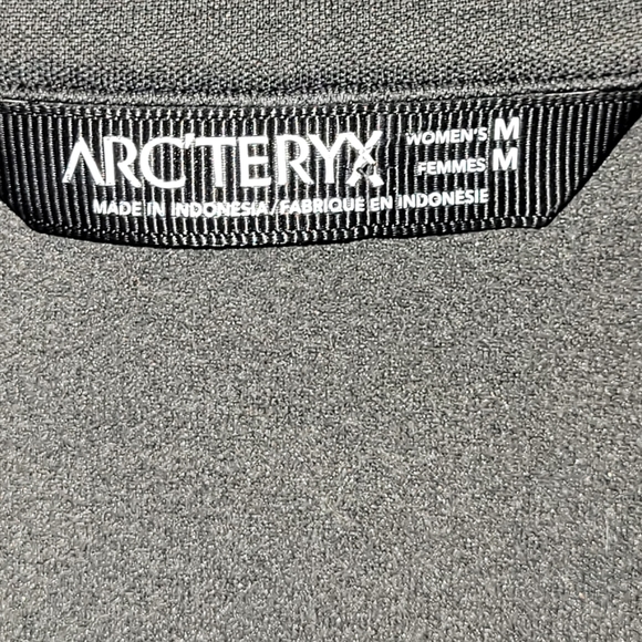 Arc'teryx charcoal grey cross closure jacket with thumbholes - Picture 3 of 6